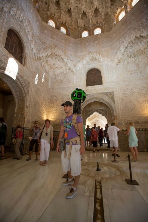 Google recorre La Alambra realizando imágenes panorámicas con su mochila &quot;Trekker&quot;