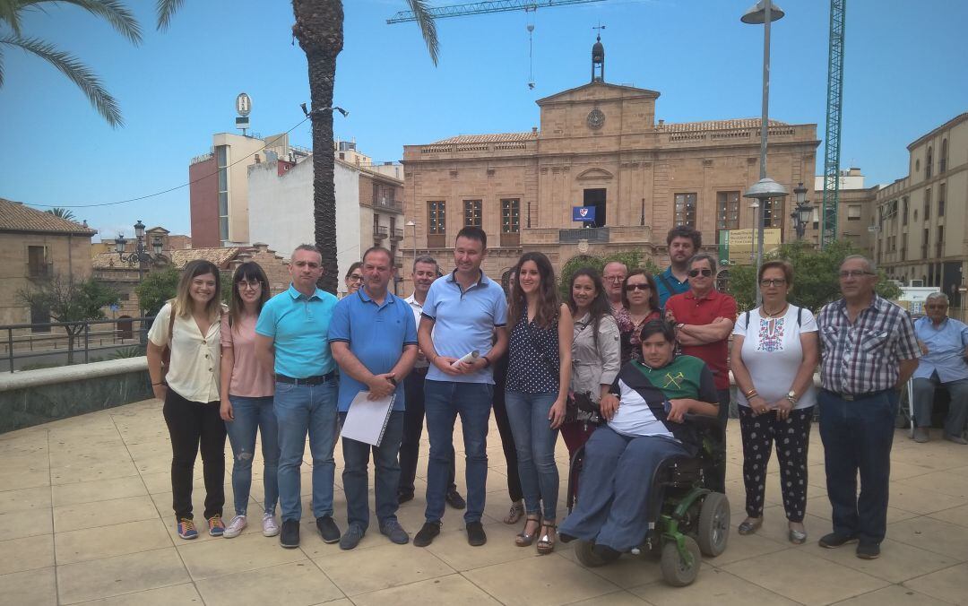 Representantes y militantes del PSOE de Linares.