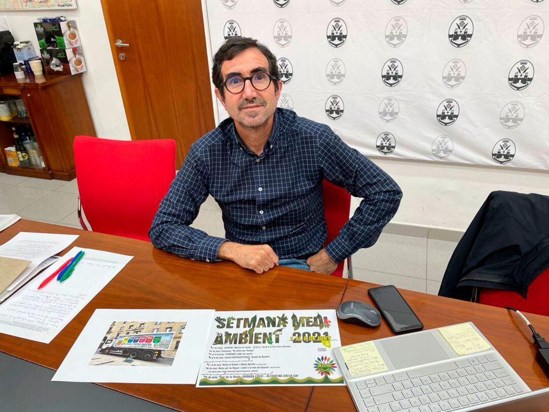 Jordi Silvestre, concejal de Transición Ecológica, preparando la Semana del Medio Ambiente