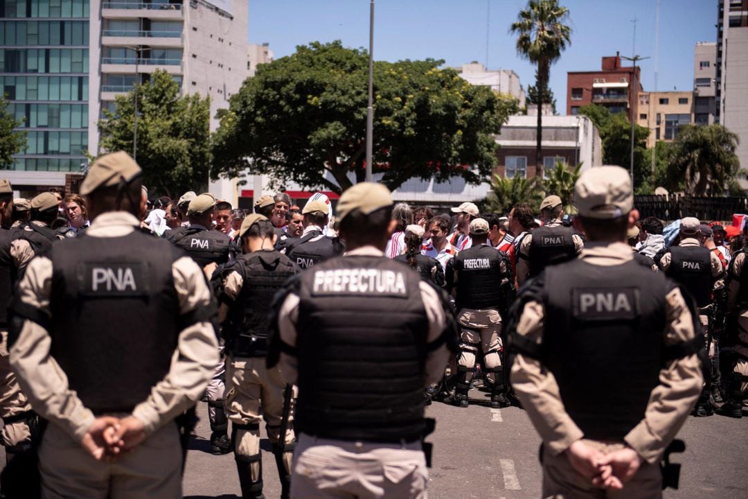 La policía argentina trata de solventar los problemas en la previa de la vuelta de la final de la Libertadores en Buenos Aires el pasado sábado