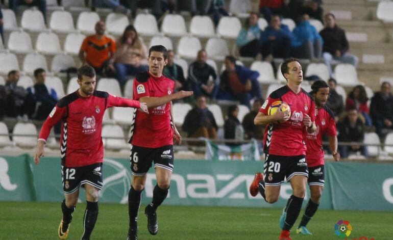 Rodri, Yeray y Señé celebran uno de los goles de la Cultural en El Arcángel cordobés