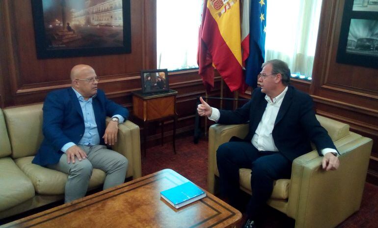 Primer encuentro institucional entre el nuevo Subdelegado del Gobierno, Faustino Sánchez, y el alcalde de León, Antonio Silván