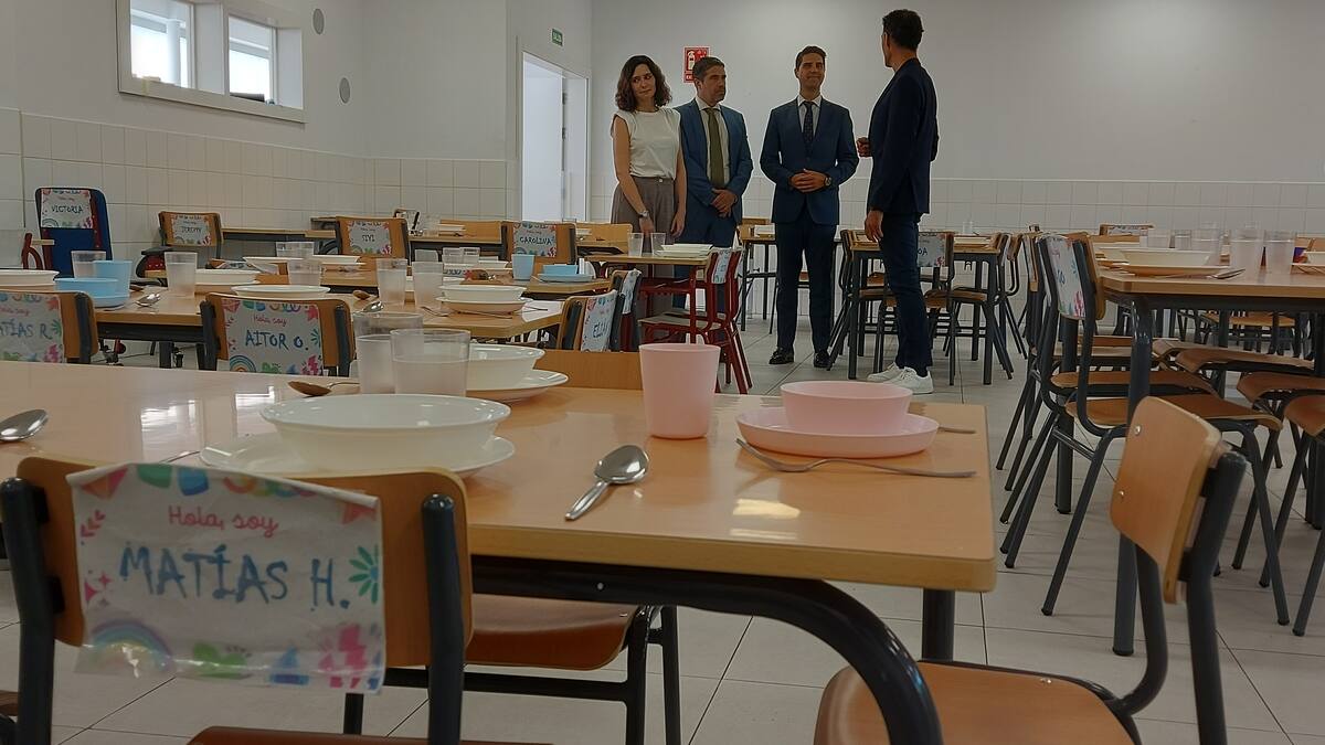 Isabel Díaz Ayuso, presidenta madrileña, y David Conde, alcalde de Valdemoro, defienden el modelo de los colegios de Educación Especial