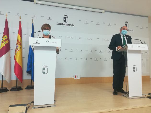 Carmen Olmedo delegada de la Junta y Francisco José García, delegado provincial de Sanidad