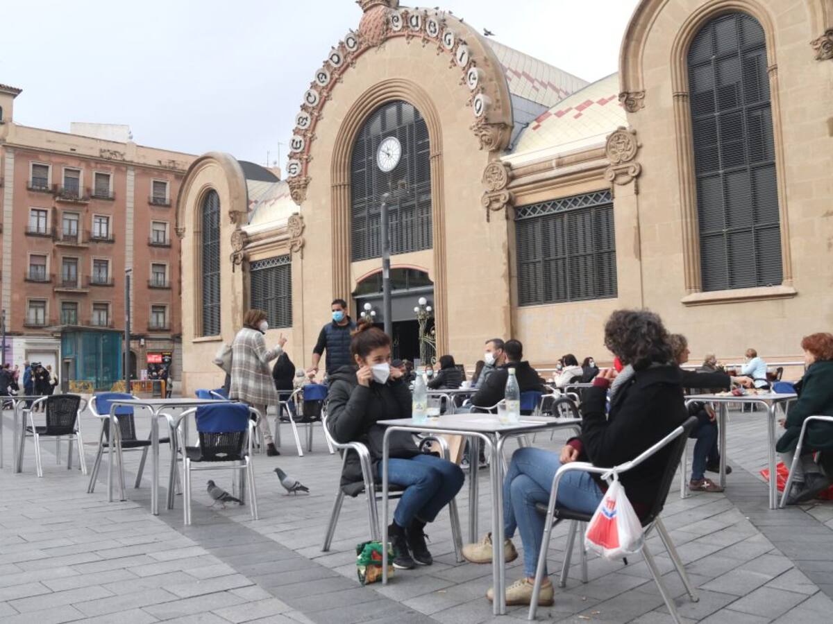El confinamiento en Cataluña pasará a ser comarcal y los bares abrirán una hora más