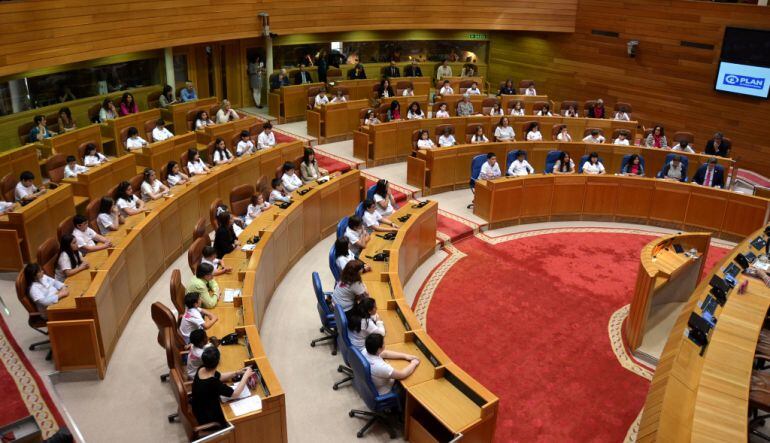 Alumnos gallegos participan en un pleno contra la explotación infantil