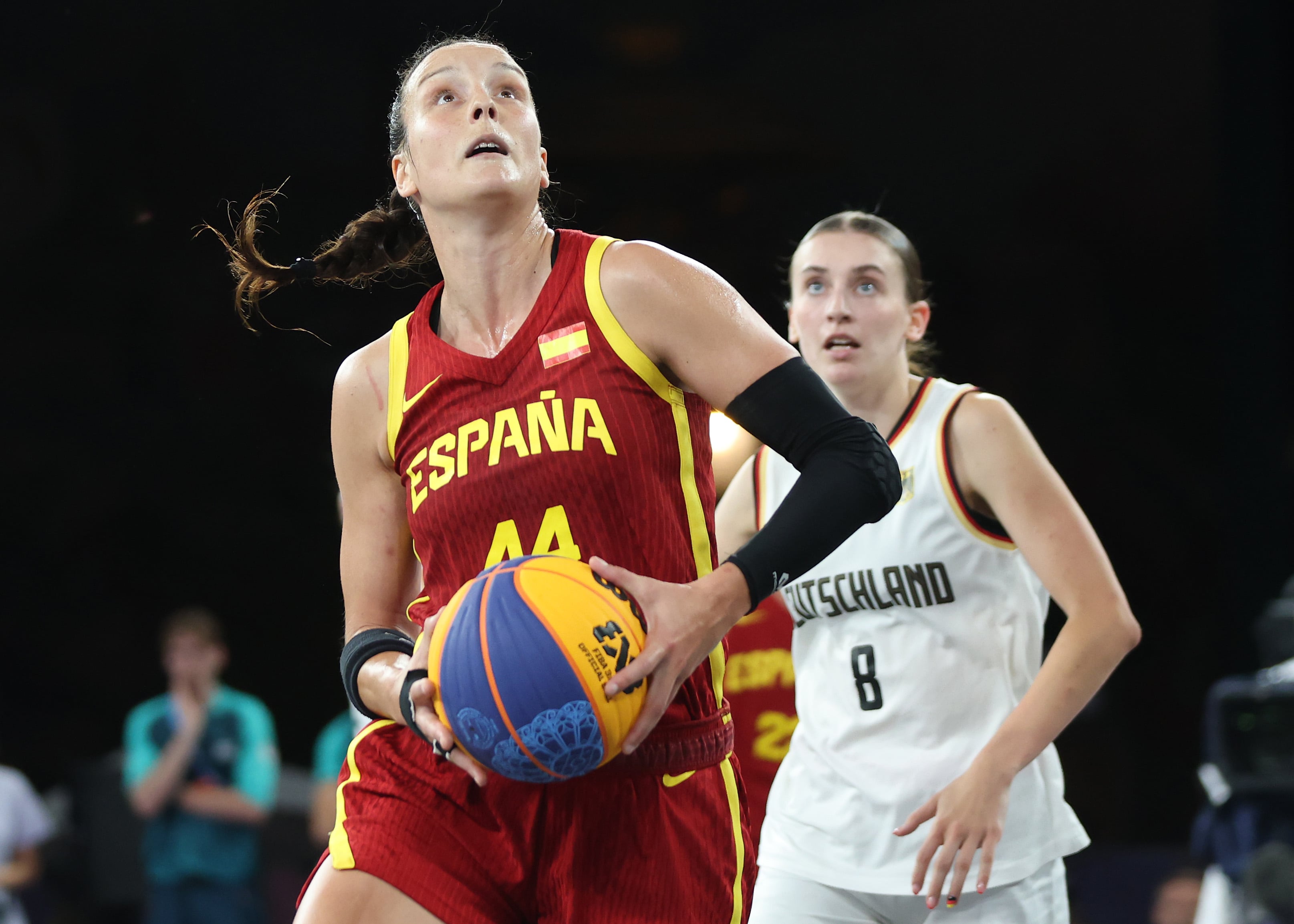 Gracia Alonso de Armiño, durante la final de baloncesto 3x3 en París 2024, en la que España cayó para adjudicarse la medalla de plata