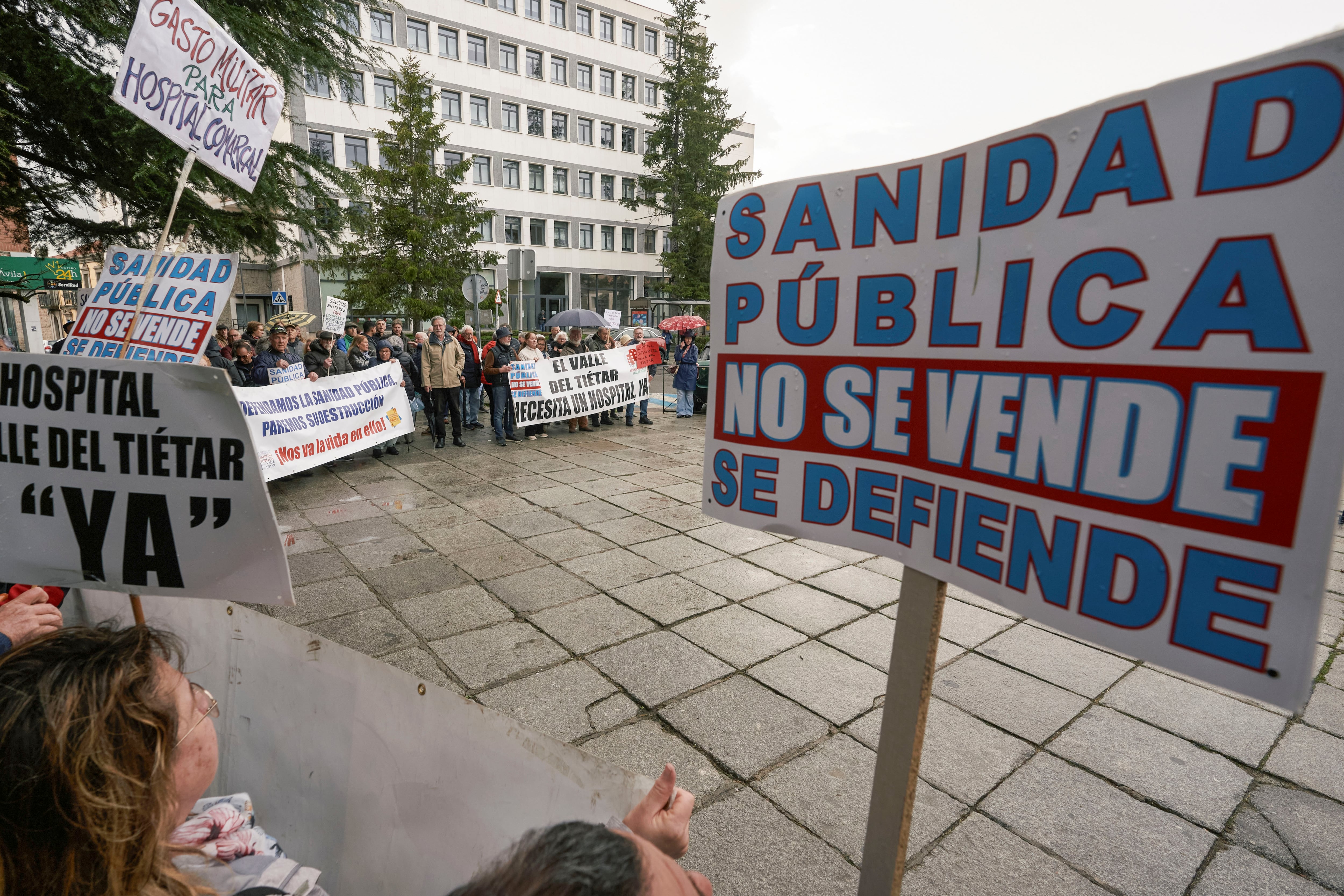 Concentración convocada por las principales plataformas en favor de la Sanidad Pública de Ávila con motivo del Día Mundial de la Salud 