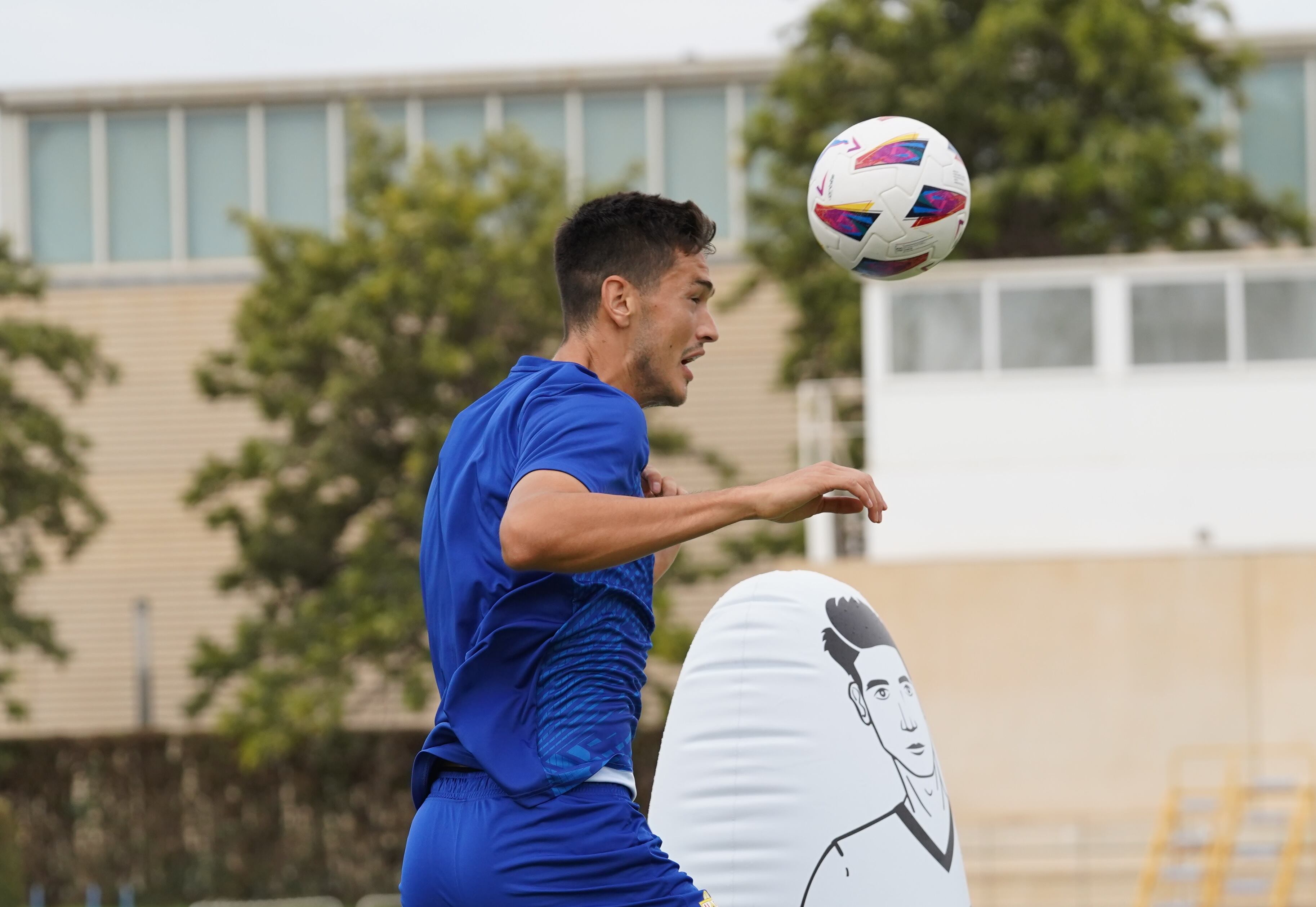 César Montes lleva dos semanas entrenando con el equipo y partirá en el once del domingo..