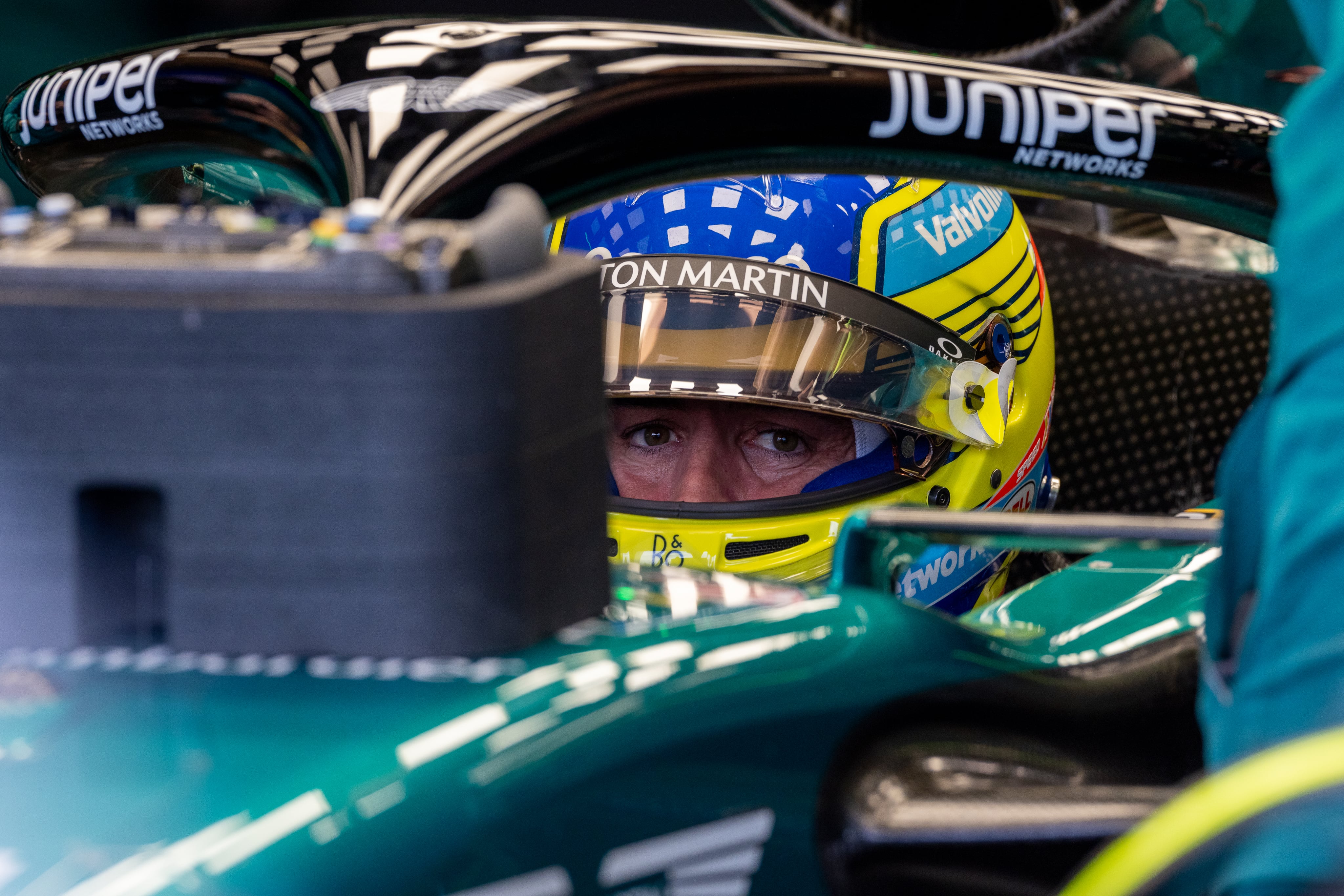 Fernando Alonso, en el box de Aston Martin durante el GP de Canadá