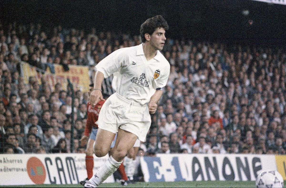 Quique, durante un partido con el Valencia en Mestalla 