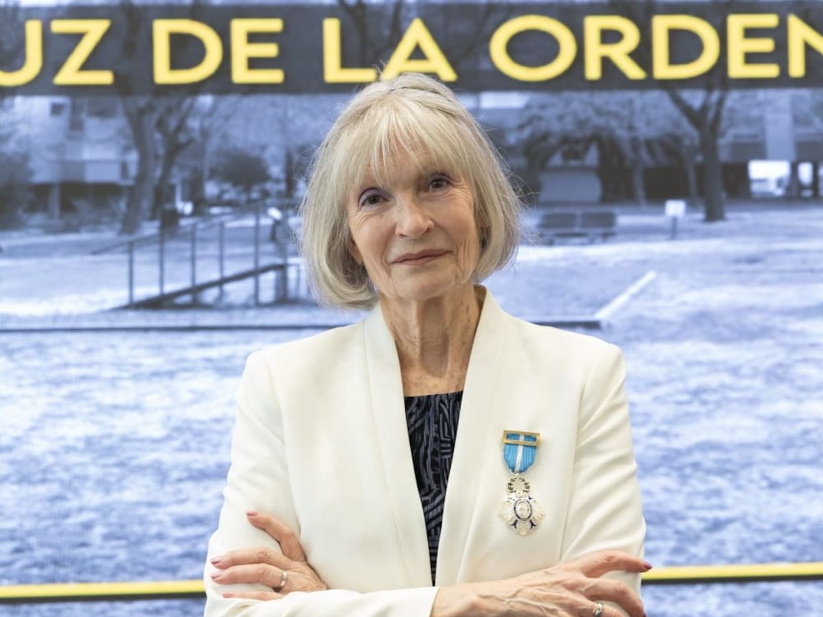 Mujer, jubilada, tenaz y con las eléctricas en el punto de mira: Manuela Navarro, artífice del cambio de uno de los barrios más humildes de Madrid