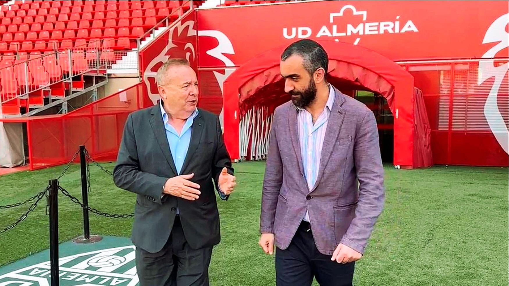 Mohamed El Assy recibió a Pedro Manuel de la Cruz en el Estadio Mediterráneo y hablaron de futuro.