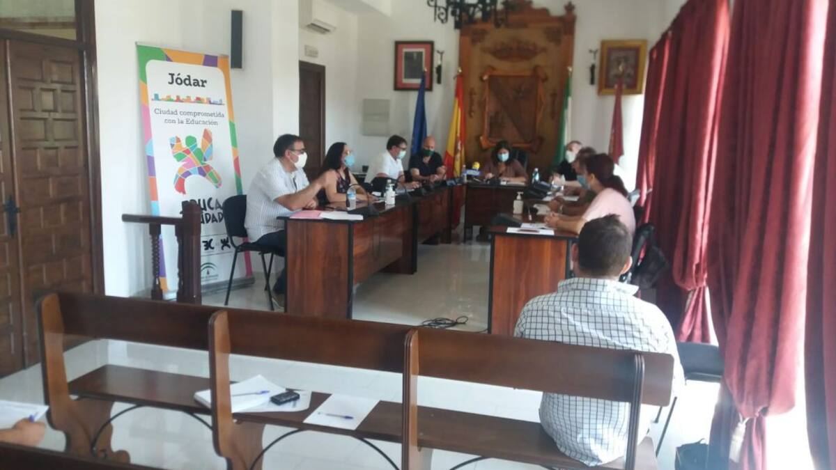 El pleno reconoce deudas de 522.000 euros y el padrón municipal de 11.640 habitantes en Jódar