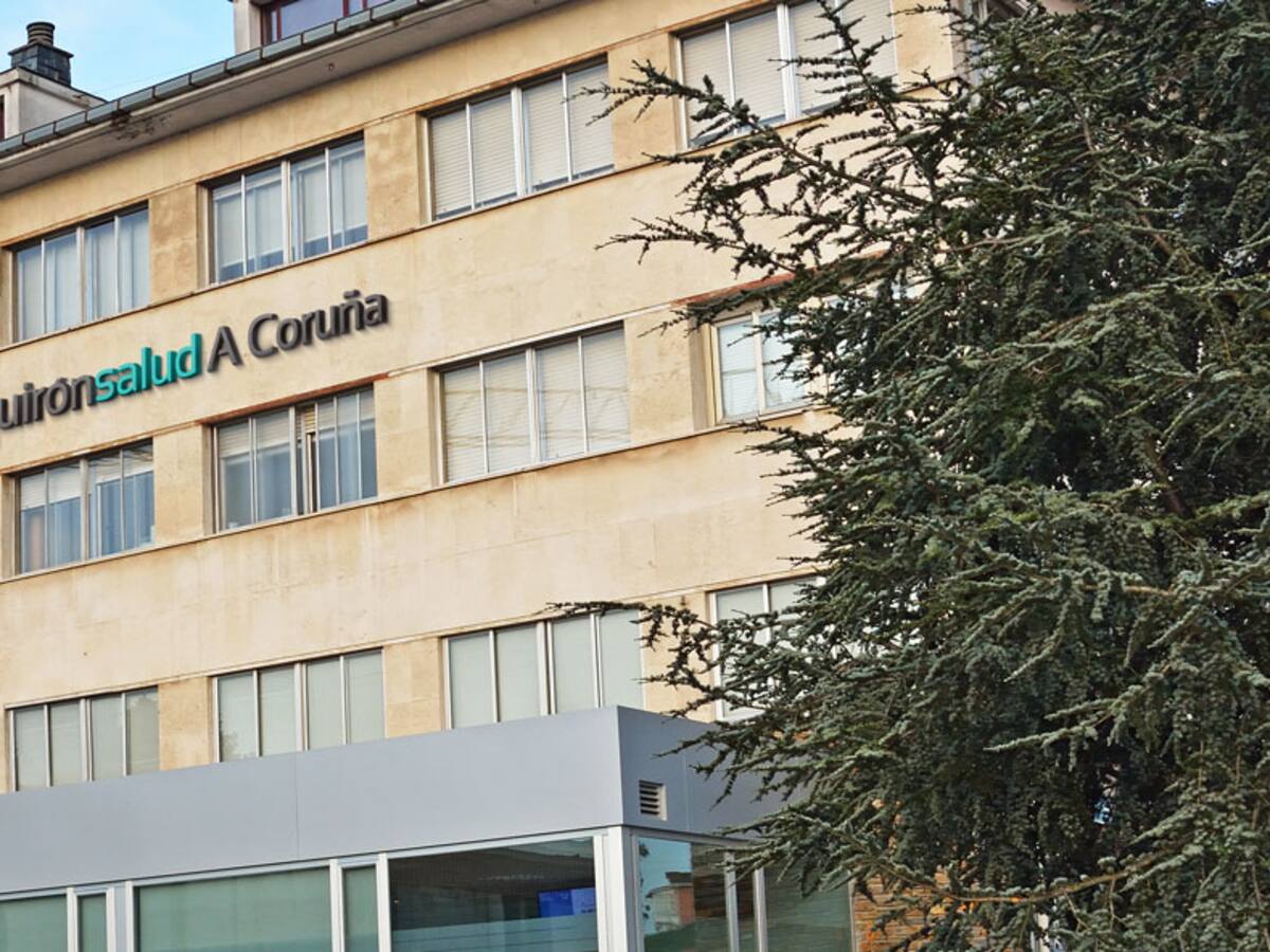 Un incendio en una nevera obliga a evacuar hospital Quirónsalud de A Coruña