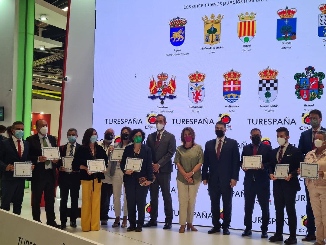 Entrega de la distinción a los 11 municipios que entran a formar parte de la asociación "Pueblos más bonitos de España"