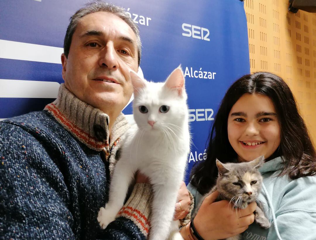 Javier Sánchez y Blanca Lorente, con &#039;Sally&#039; y &#039;Misy&#039;