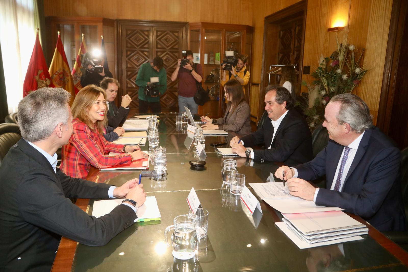 Reunión del Consejo de Administración de la Sociedad Nueva Romareda en el Ayuntamiento de Zaragoza