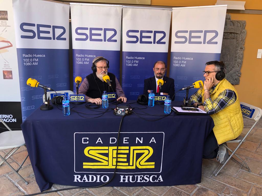 Lambán en los micrófonos de Radio Huesca.