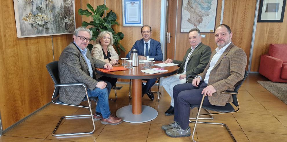 Reunión consejero Bancalero con representantes de Colegios Profesionales de Huesca