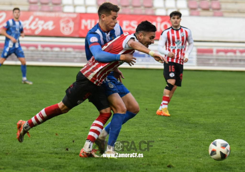 Altube intenta irse de un rival