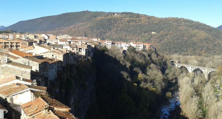 La cinglera basàltica de Castellfollit de la Roca.