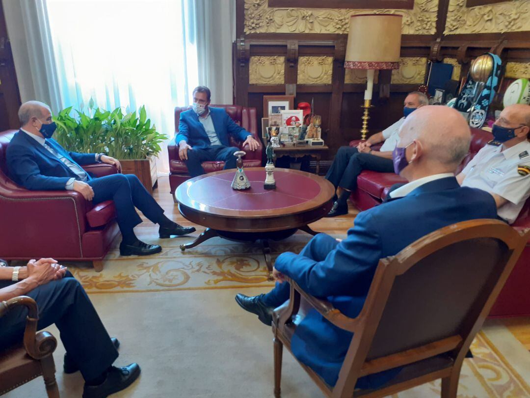 El alcalde con el director general de la Policía Nacional