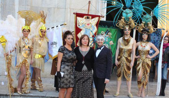 El Rei i la Concubina del 2015 acompanyats per la regidora de cultura.