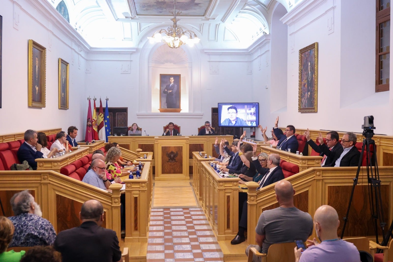 Pleno del Ayuntamiento de Toledo en el que se ha aprobado inicialmente la ordenanza turística