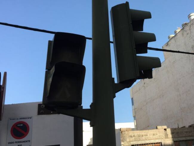 Semáforos apagados en una de las entradas principales de la ciudad