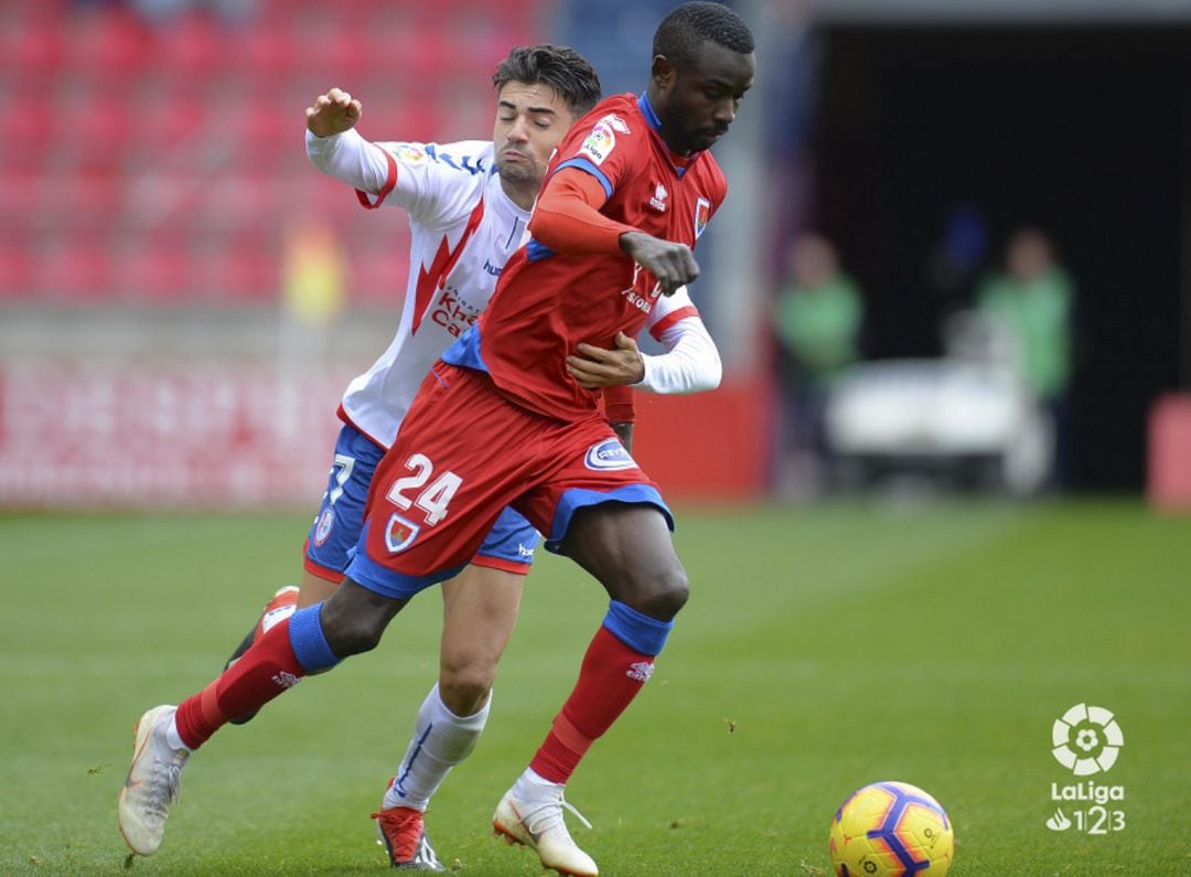 Pape Diamanka, durante el partido de ida ante el Rayo Majadahonda en Los Pajaritos.