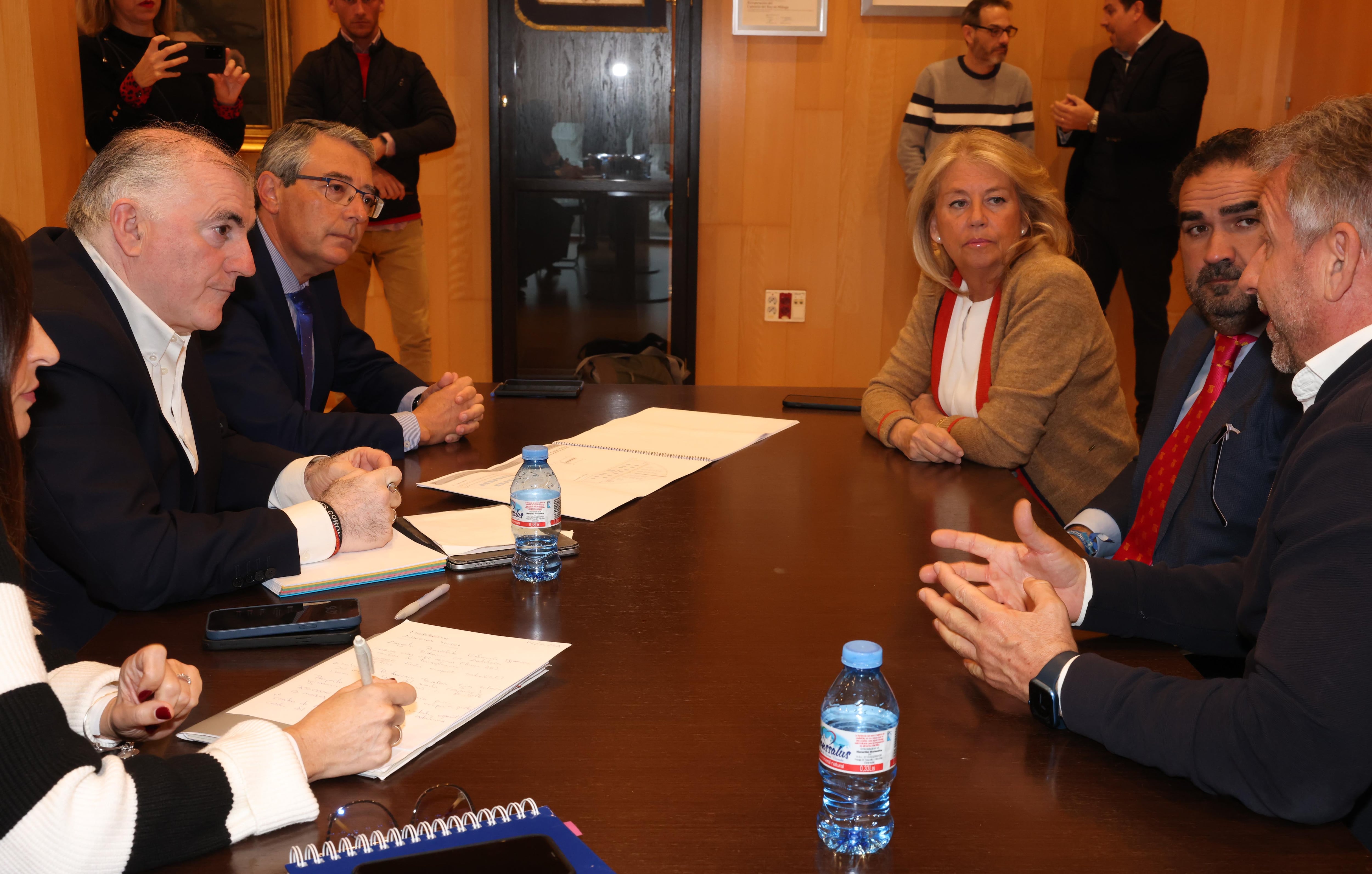 Las instituciones se reunieron este jueves en Marbella para perfilar la preparación del Grand Prix de Gimnasia Rítmica, que reunirá a las mejores deportistas del mundo en esta disciplina