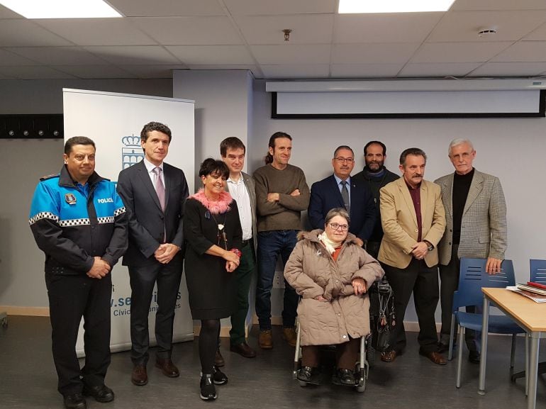 Concejales del Ayuntamiento de Segovia y miembros de los colectivos participantes en el test de accesibilidad. 