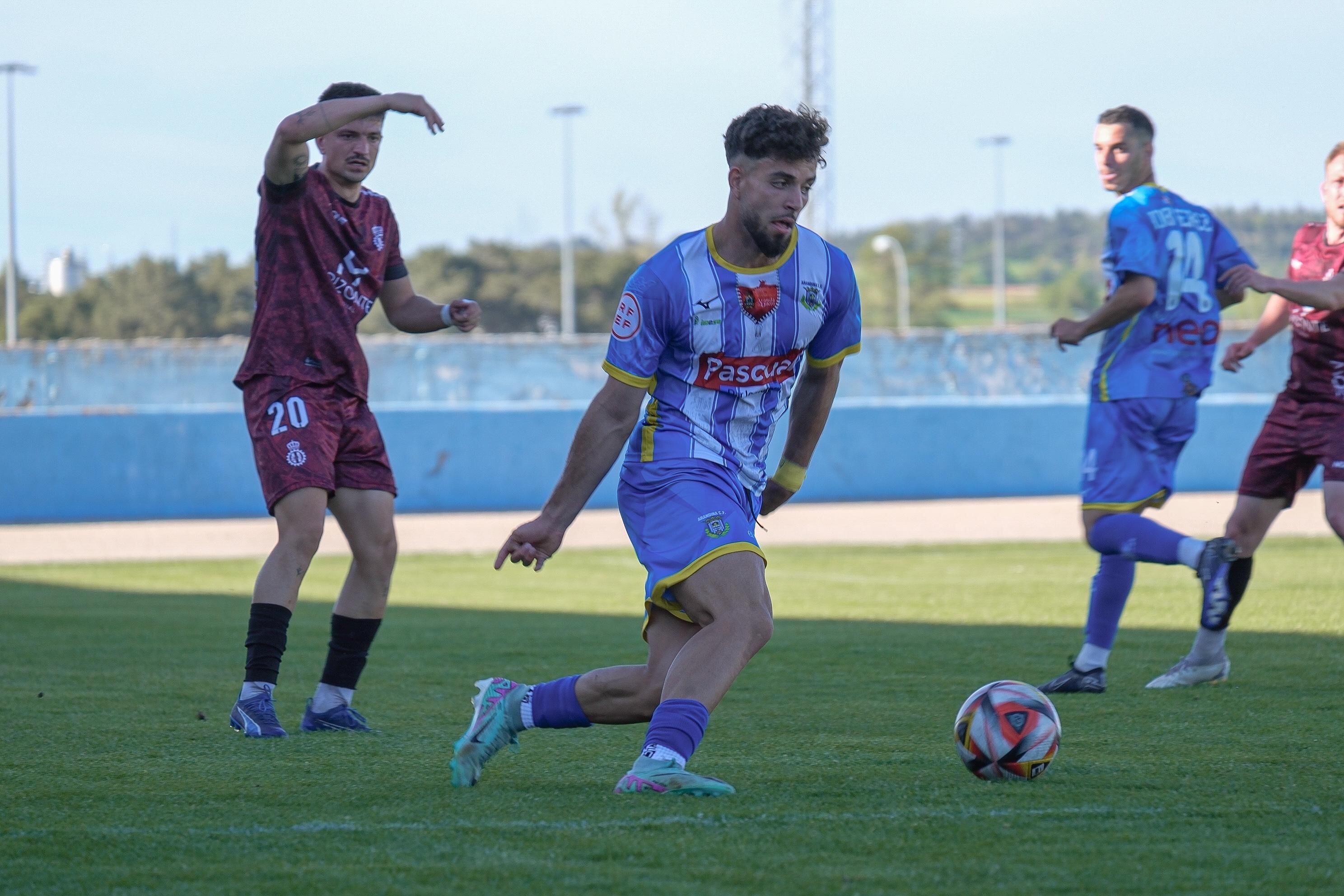 Ayoub con el balón