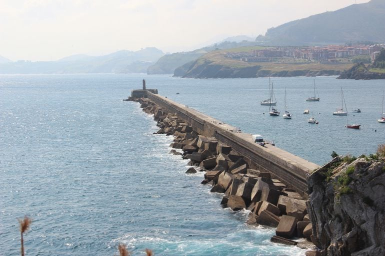 Rompeolas de Castro Urdiales.