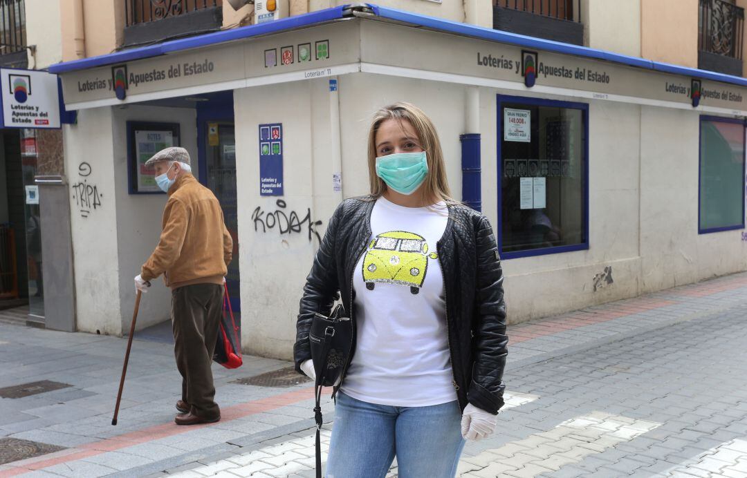 Isabel Dos Santos, responsable de la administración de loterías número 11 de Palencia en la calle Barrio y Mier