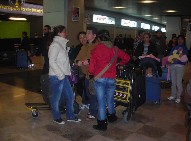 Las colas en el aeropuerto de Barajas siguen siendo extensas desde principio de año. En verano se vnota un incremento en los destinos a Sudamérica