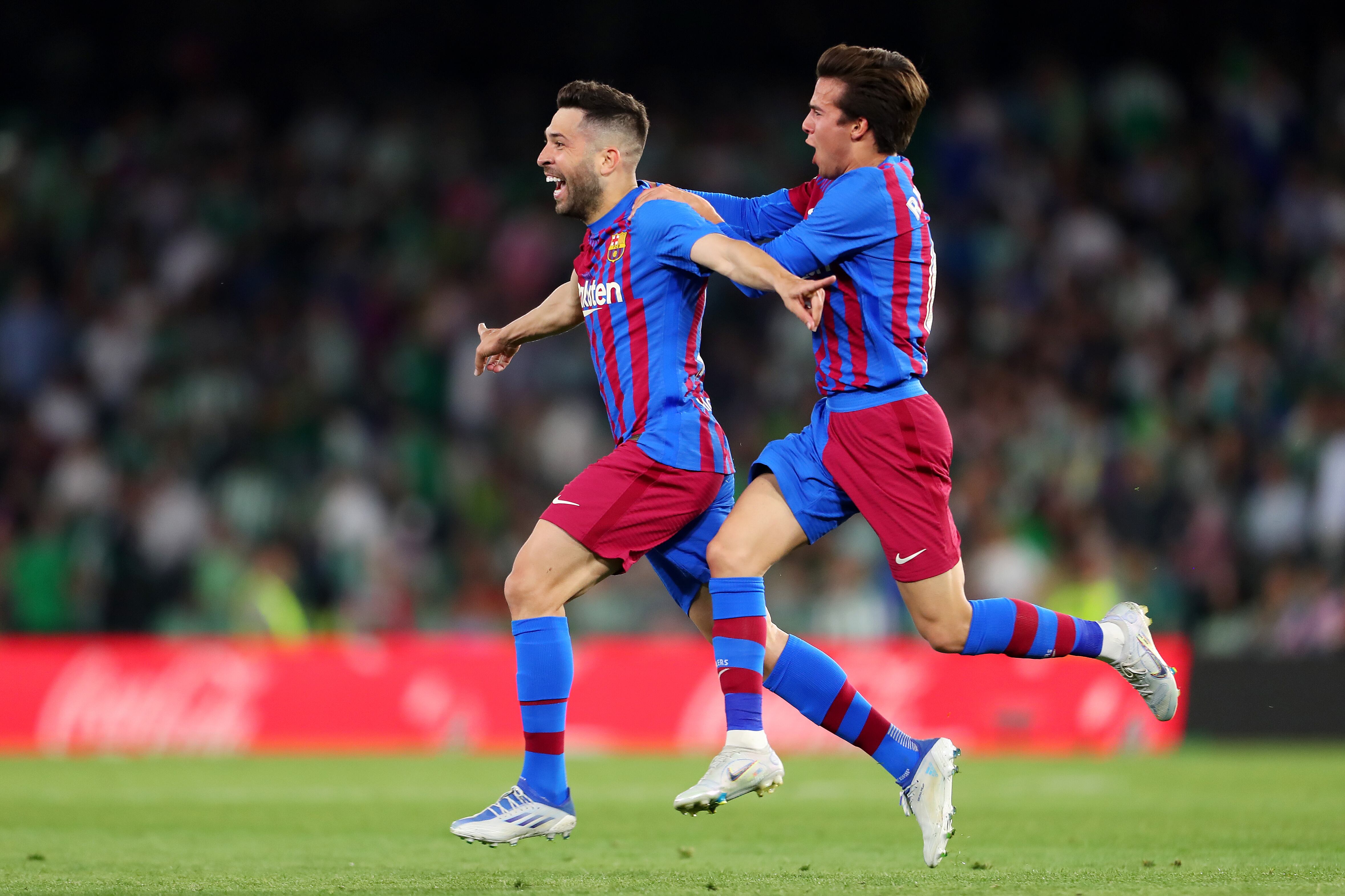 Jordi Alba celebra el golazo en el descuento