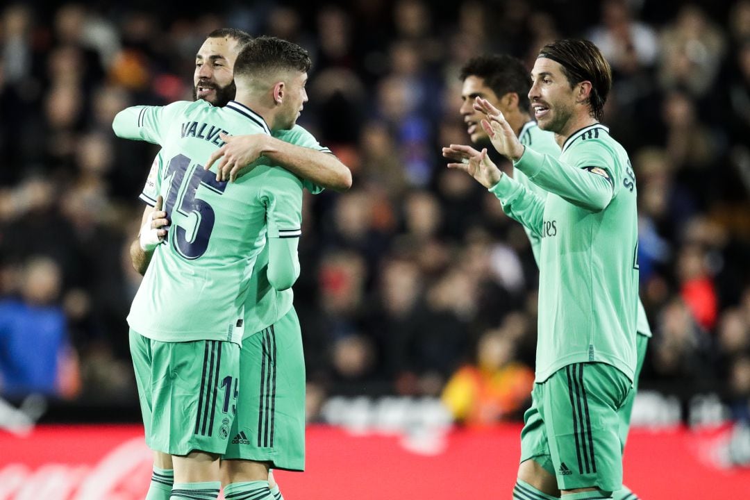 Valverde, Benzema y Ramos celebran un gol. 