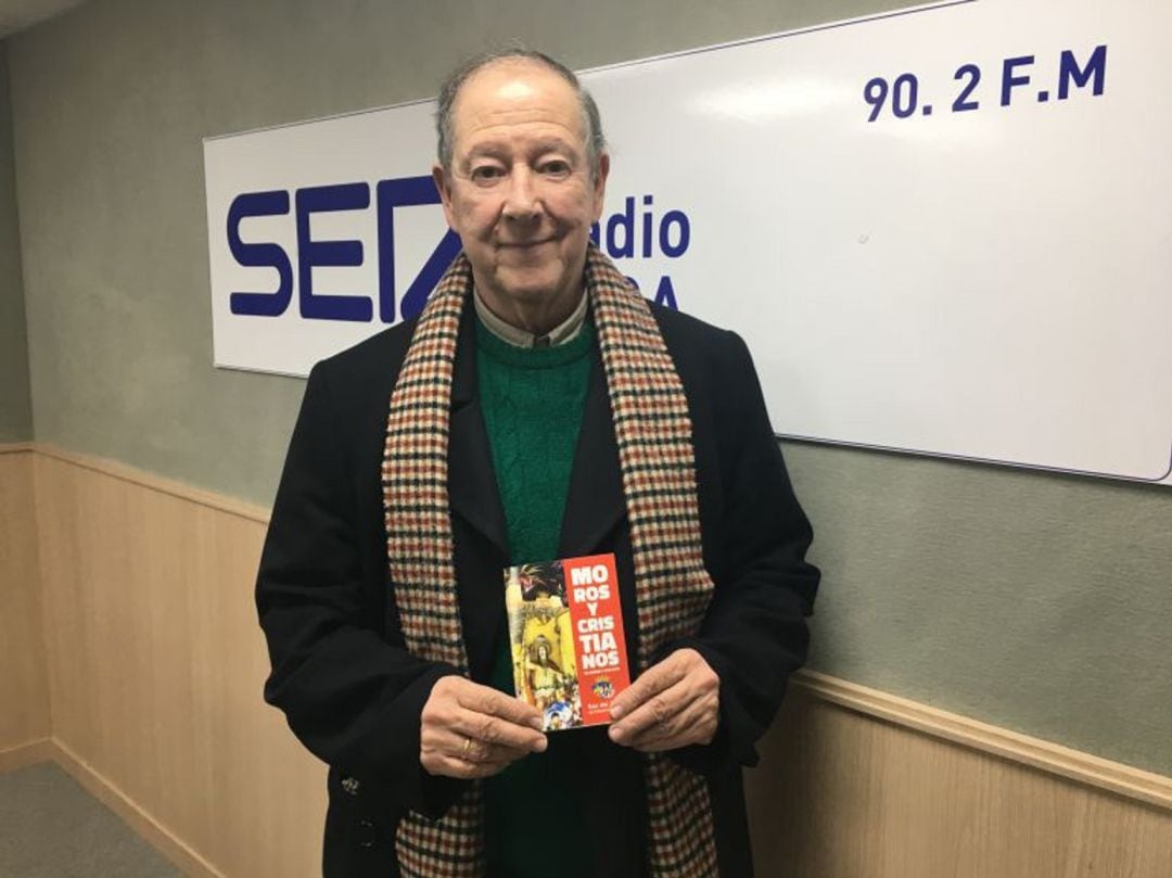 Vaquer en una visita a Radio Elda Cadena SER