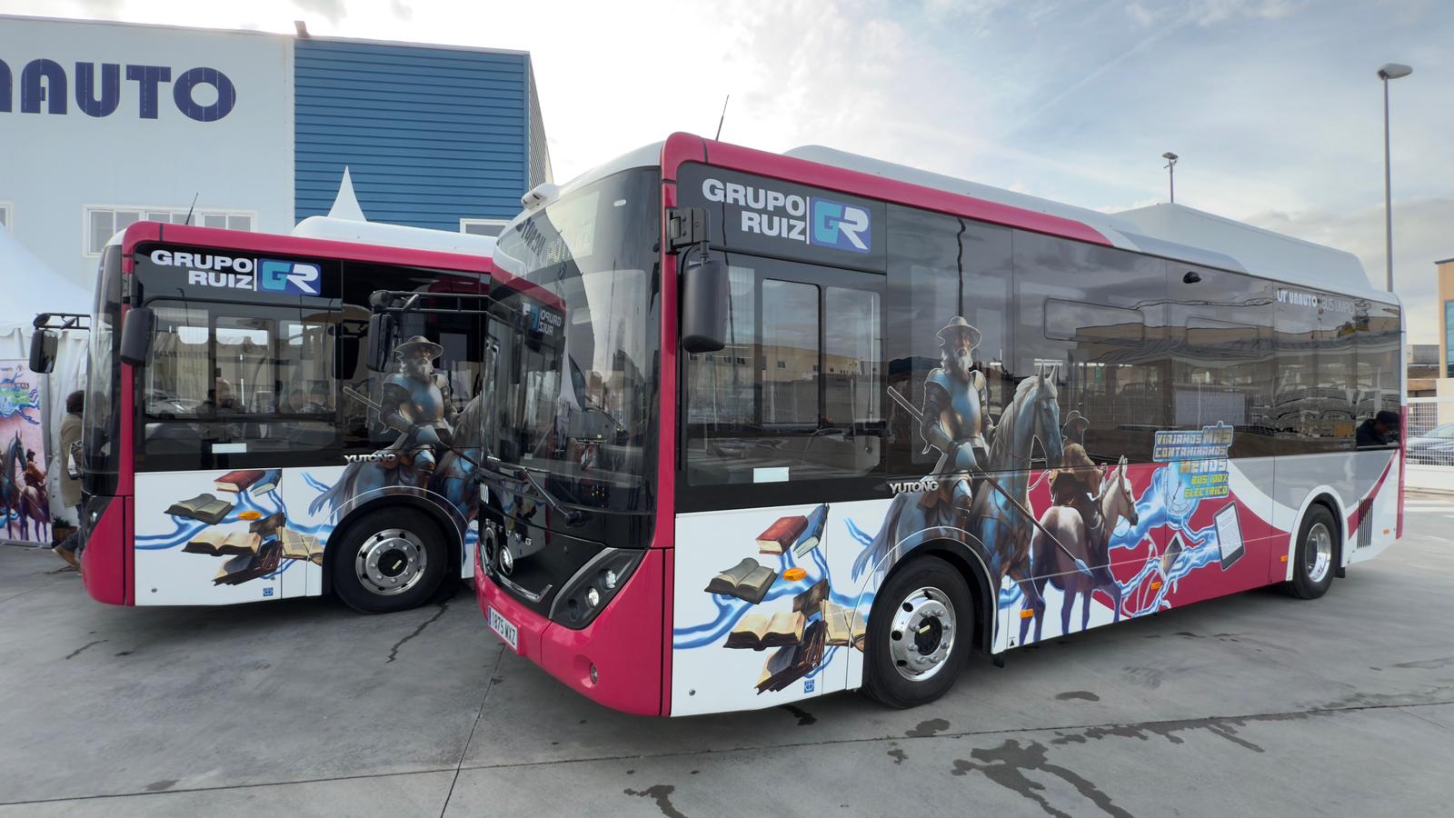 Imagen de los cinco autobuses adquiridos por Unauto y el Ayuntamiento de Toledo para reforzar el servicio de autobuses urbanos de la capital regional