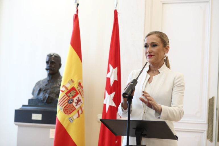 Cristina Cifuentes, en la rueda de prensa en la que presentó su renuncia a la presidencia de la Comunidad de Madrid