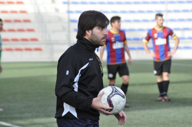 Mario Cartagena sigue al frente del Elda Industrial C. F.