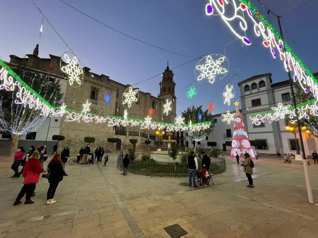 Iluminación navideña en la Plaza Mayor de Baza