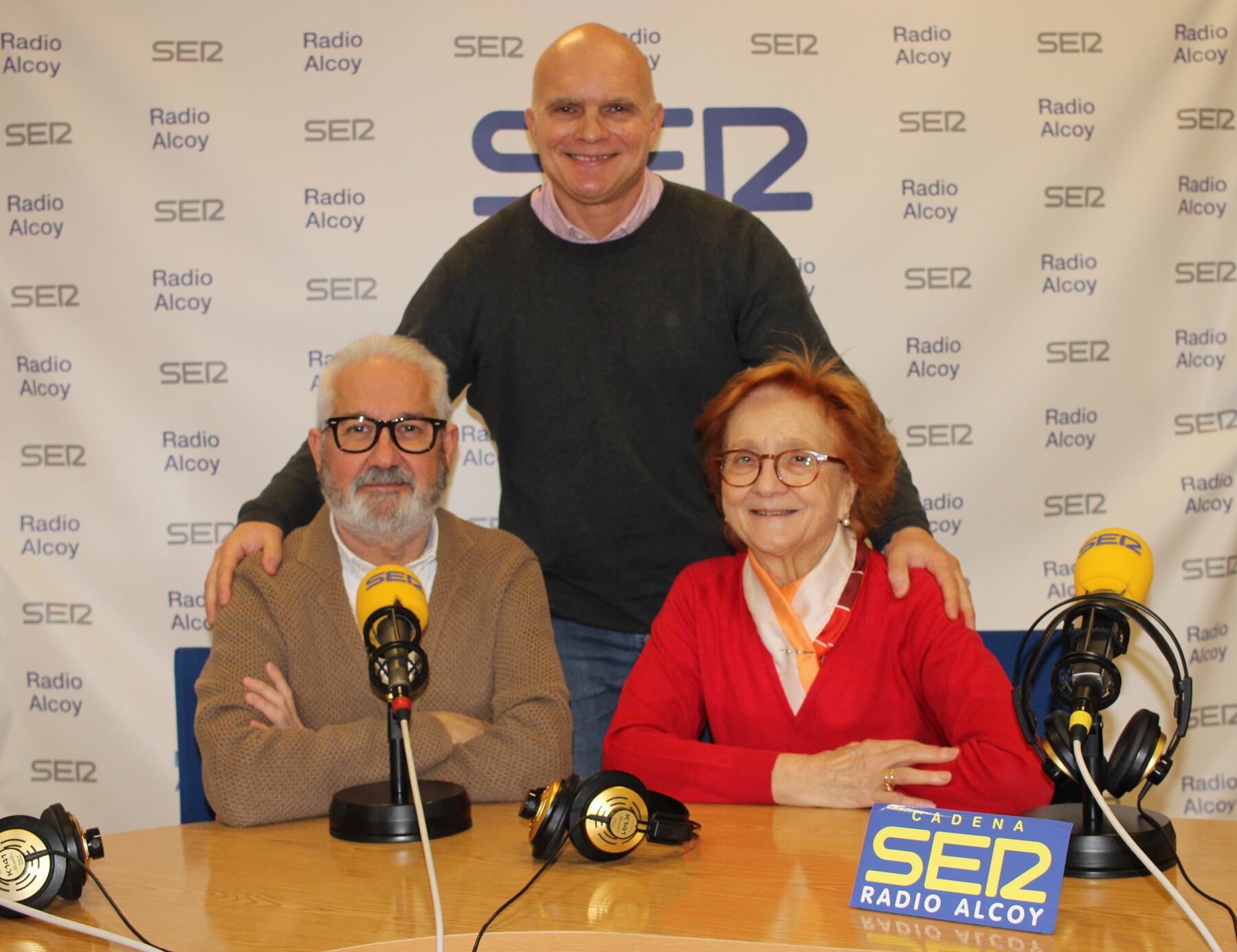 Ignacio Trelis, Rosa Cantó i Paco Boronat, en l'estudi central de Radio Alcoy