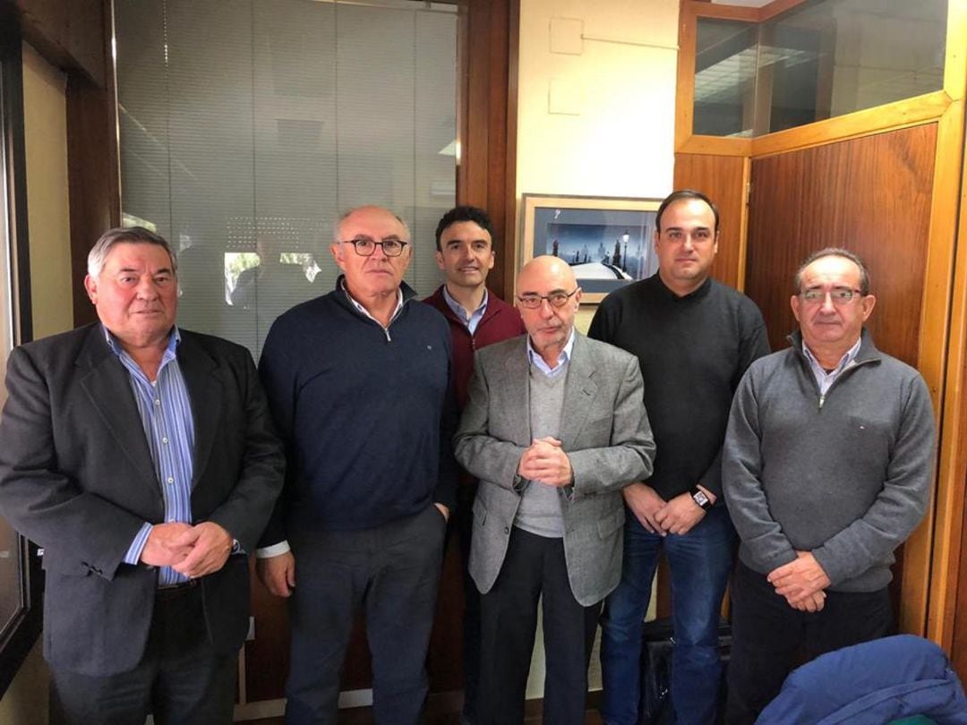 Reunión que han mantenido el sector agrícola de la Manchuela con el presidente de la CHJ. 