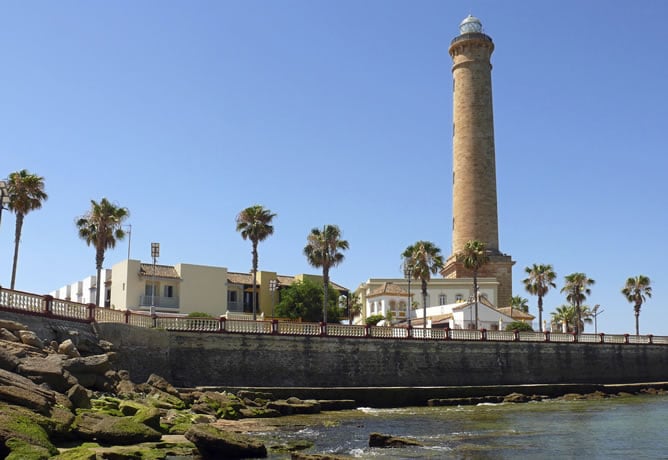 Vista del faro de Chipiona