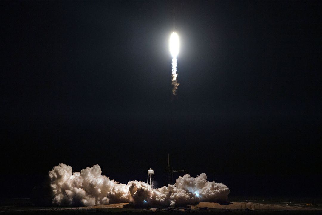 El SpaceX Falcon 9 despega rumbo al espacio