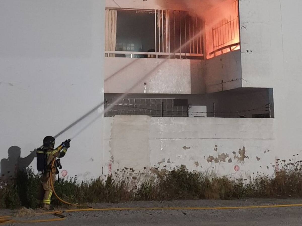 Desalojadas 30 personas de un edificio en Sant Antoni por un incendio en una vivienda esta madrugada