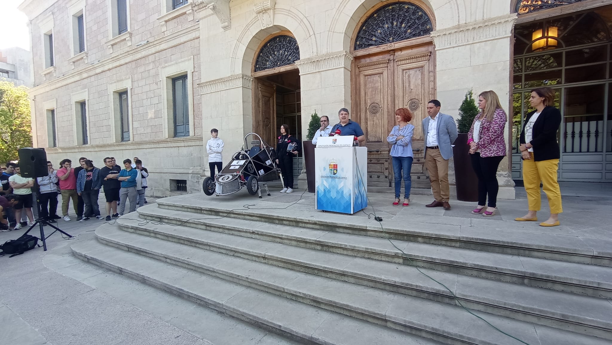 Presentación del vehículo eléctrico elaborado por alumnos del IES &quot;Pedro Mercedes&quot; de Cuenca